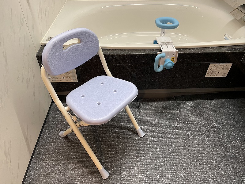 浴室用の椅子、補助手すり